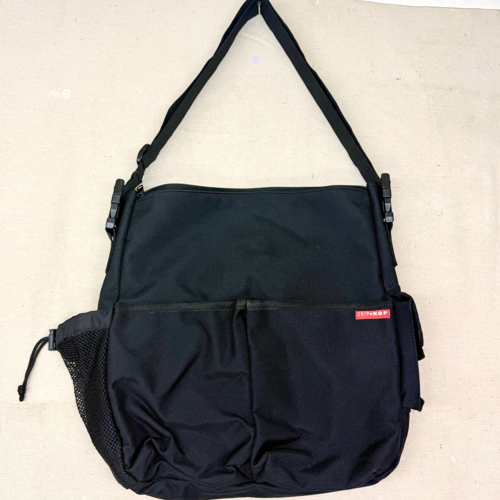 Skip Hop Duo Signature Diaper Bag Messenger Black Canvas with Changing Pad
